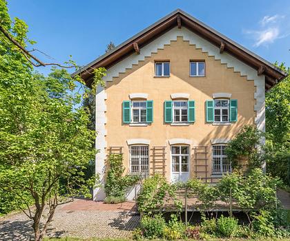 Historische Villa mit hinreißendem Flair und großem Raumangebot in ruhiger Lage