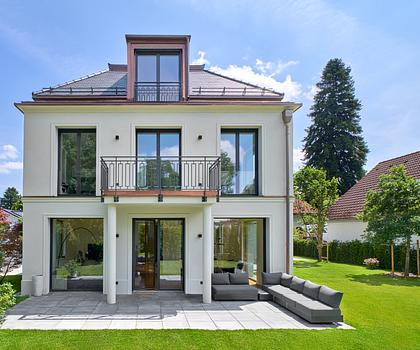 Zeitlos-Elegante Modernität: Hochwertiges Familiendomizil von 2024 mit Villen-Flair