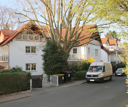 ++ Am Sachsenhäuser Berg! Sehr schöne 3 Zimmer Wohnung, auf 2 Etagen mit 2 Balkonen zum Garten ++