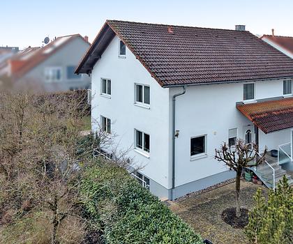 Familienfreundliches Reihenendhaus mit großzügigem Wohnbereichen, Balkon und Garten
