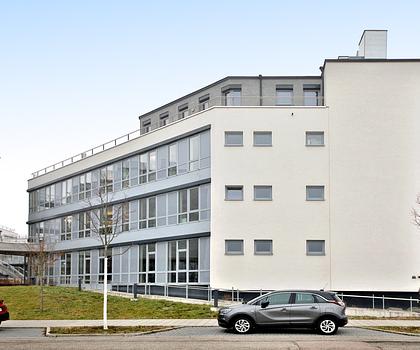 Bürohaus über drei Etagen mit einer atemberaubenden, über ca. 150 m² großen Dachterrasse