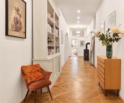 Familiengerechte Beletage über 204 m² mit Altbau-Charme und zwei Balkonen