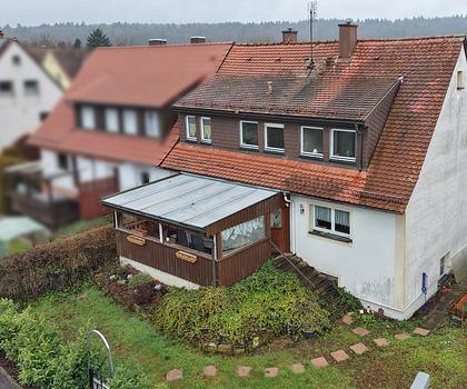 Ihr Zuhause mit Perspektive: Charmante Doppelhaushälfte mit Garten in Keltern-Weiler