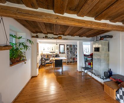 Historisches Anwesen mit zwei hellen Wohnhäusern als Kapitalanlage mit unbefristetem Nießbrauch