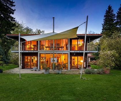 Nachhaltig, wohngesund und lichterfüllt in naturnaher Lage: Individuelles Domizil mit Wohlfühl-Flair