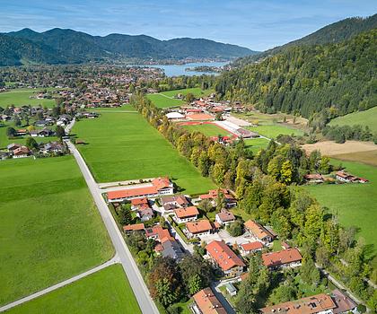 Edles Flair und Wallberg-Blick: 2022 luxuriös gestaltete 2-Zimmer Design-Wohnung mit Südbalkon