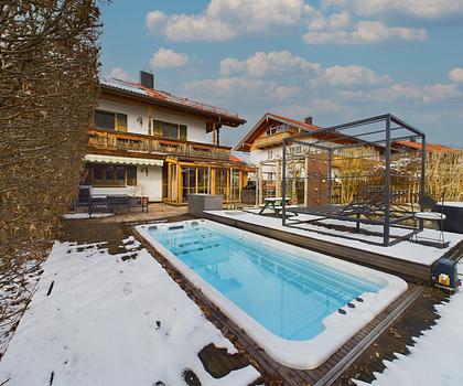 Nahe Bad Tölz
Attraktive Doppelhaushälfte in Greiling
- Ruhige, sonnige Ortsrandlage
- Panoramablick