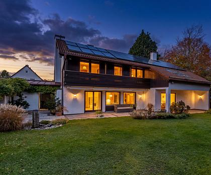 Gepflegtes Einfamilienhaus mit Einliegerwohnung, PV und Solarthermie in Bestlage