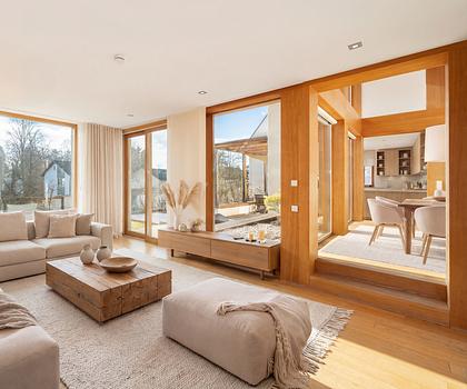 Lichtfülle und Transparenz: Familienoase mit traumhaftem Garten in Laufnähe zum See