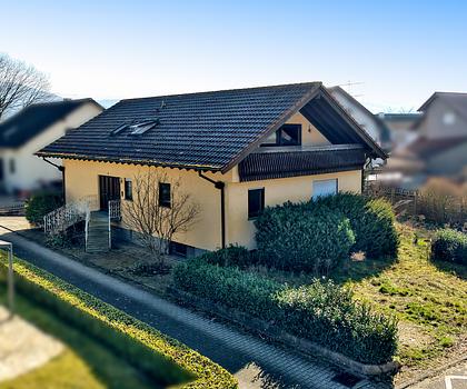 Charmantes Zweifamilienhaus mit Balkon, Terrasse, Garten und viel Potenzial