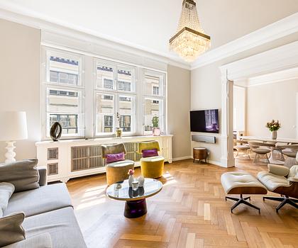 Atemberaubend modernisiertes 4-Zimmer-Altbaujuwel mit stylischem Flair und Balkon