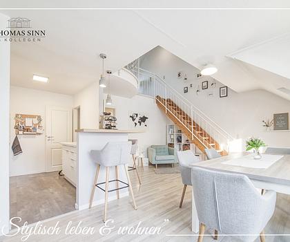 "Schöner wohnen" in dieser lichtdurchfluteten 2,5/3 Zimmer DG-Maisonettewohnung in ruhiger Wohnlage!