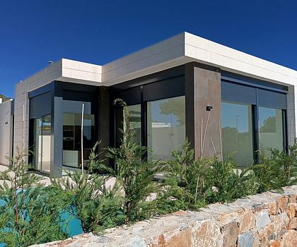 Exklusive Villa in der Nähe des Meeres und des Golfplatzes Lo Romero