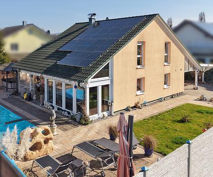 Exklusives Traumhaus mit Außenpool, Whirlpool, Kamin und wunderschönem Gartenparadies