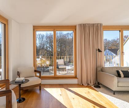 Wohlfühloase am Schlosspark: Elegante, lichterfüllte 3-Zimmer-Wohnung mit Dachterrasse und Parkblick