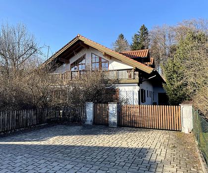 Attraktives Zweifamilienhaus in ruhiger Lage in Tutzing-Kampberg