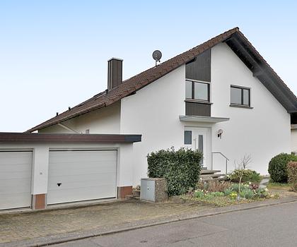 Sehr gepflegtes Zweifamilienhaus in ruhiger Ortslage