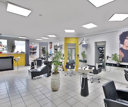 Schöner Friseursalon zu verkaufen.
Nutzungsänderung zur Wohnung möglich.