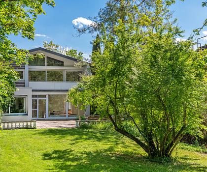 Idyll mit Zugang zur Amper: Einfamilienhaus mit weiterem Baurecht auf dem Grundstück