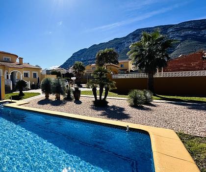 Sehr gepflegte Villa mit großem Grundstück, großem Pool, Tennisplatz, Brunnen, Garage, Heizung, Klima und vielen Extras