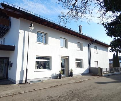 Attraktive Gewerbefläche in 83416 Saaldorf - Parkplätze vor dem Haus! Frei ab 01.04.2026