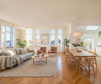 Atemberaubende 6-Zimmer-Maisonette-Wohnung mit Dachterrasse in denkmalgeschütztem Altbau