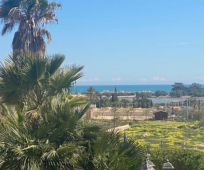 Villa mit Gästehaus, Privatpool und fantastischem Meerblick