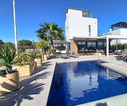 Beeindruckende Villa mit 3 Schlafzimmern, 3 Bädern, Dachterrasse, Privatpool und fantastischem Ausblick im La Finca Golf and Spa Resort