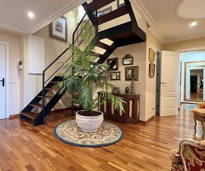 Exklusives Duplex-Penthouse mit 4 Schlafzimmern und privatem Pool auf der Dachterrasse