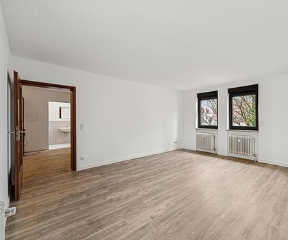 Renovierte 2-Zimmer-ETW mit Südwest-Loggia & TG-Stellplatz