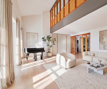 Raumwunder mit herrlicher Aussicht und Traumgarten: Hochwertig modernisiertes Familienanwesen