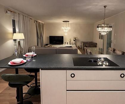 Exklusive 2-Zimmer-Gartenwohnung mit Terrasse & hochwertiger Küche in ruhiger Lage in Eggelsberg