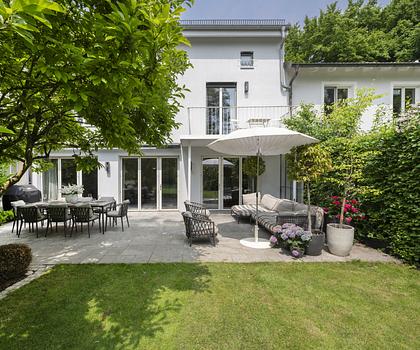 Hochklassiges Design-Stadthaus mit großzügigem Raumangebot und traumhaftem Südgarten