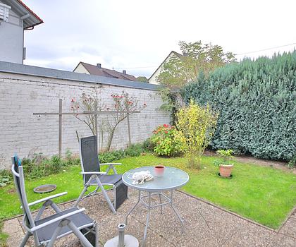 Funktionale 2-Zimmer-Wohnung mit Garage und großer Lagerhalle – solides Objekt mit Potenzial