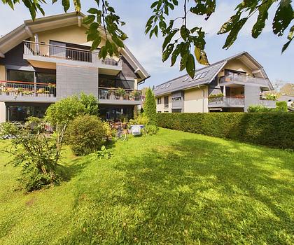 Sofort verfügbar:
Ihre attraktive Wohlfühloase in idyllischer Wohnlage
- Zwei Zimmer mit Süd-Balkon