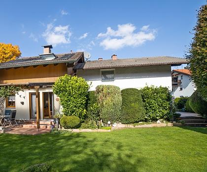 2 Häuser (3 Wohnungen) mit Pool - vermieten oder selber bewohnen.