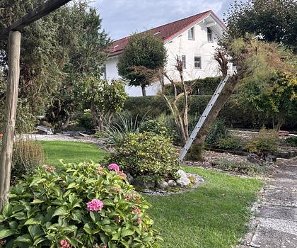 Gut geschnittenes Grundstück mit Potential in begehrter Wohnlage mit Altbestand