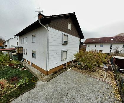 Großes Zweifamilienhaus mit Potential in begehrter Wohnlage 
Verkauf mit Rückvermietung