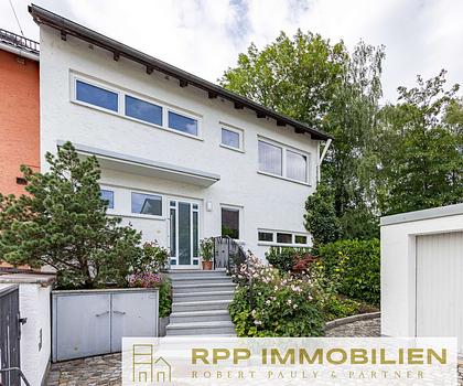 Familienidylle im Grünen – stilvoll modernisiertes Reiheneckhaus in ruhiger Lage von Karlsfeld