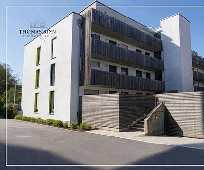 Helle und moderne Wohnung im 1. OG
Großer Südbalkon - TG-Platz
Super Zustand - sofort beziehbar