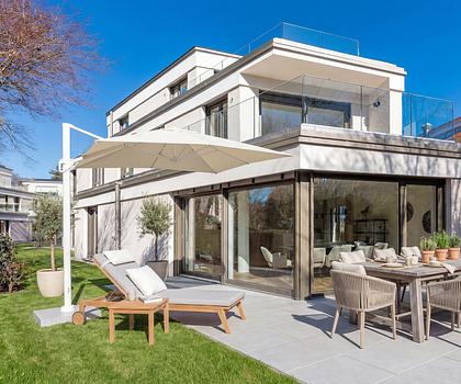 Erstbezug: Großzügige 4-Zimmer-Gartenwohnung mit Hobbyraum und privatem Haus-im-Haus-Gefühl