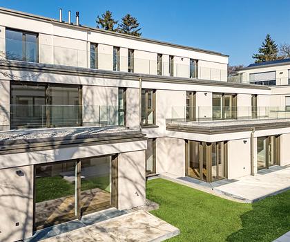 Neubau: Raffiniert geschnittene, familiengerechte 3-Zimmer-Wohnung mit Terrasse und Süd-Garten