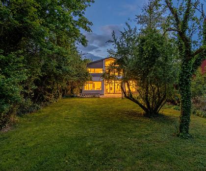 Naturnahe Idylle mit Amperzugang: Einfamilienhaus in attraktiver Lage