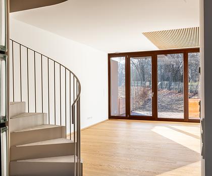 Neubau: Modernes Eckhaus am Starnberger See