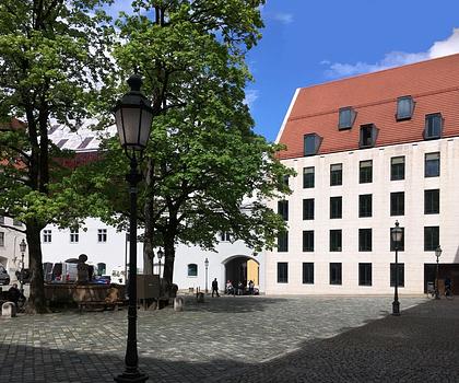 Zentral in München: moderne Wohnung im alten Hof in Erbpacht