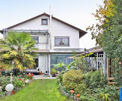 Hier steckt Leben drin! Charmantes Zweifamilienhaus im Bieterverfahren mit Charakter und Potenzial