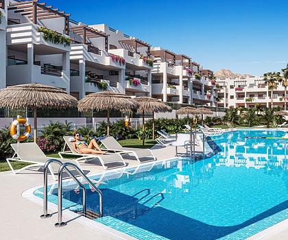 Wohnungen mit 2 Schlafzimmern, 1 - 2 Bädern, Tiefgaragenstellplatz und Gemeinschaftspool nur 500 m vom Strand