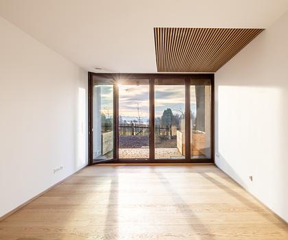Neubau: Mittelhaus mit modernem Design am Starnberger See
