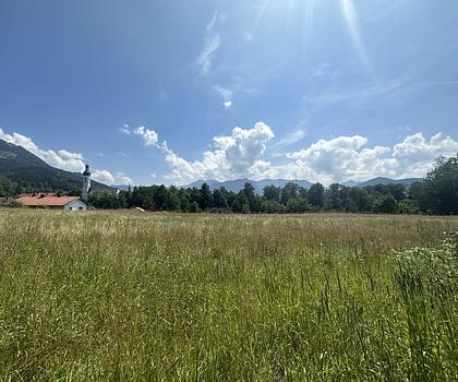 Attraktives Baugrundstück mit Panoramabergblick
- Genehmigung zum Bau einer Landhausvilla