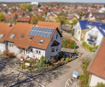 Reihenendhaus mit 6 Zimmern, zwei Balkonen & PV-Anlage – flexibel nutzbar und sofort bezugsfrei